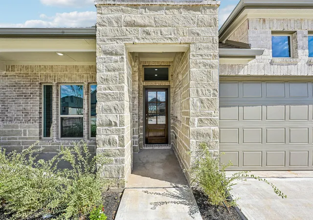 Photo 3 of Single family home for sale at 31116 Rena Coast Dr, Huffman, TX 77336 | MLS# 4495765 | Listing updated on 2026-10-28