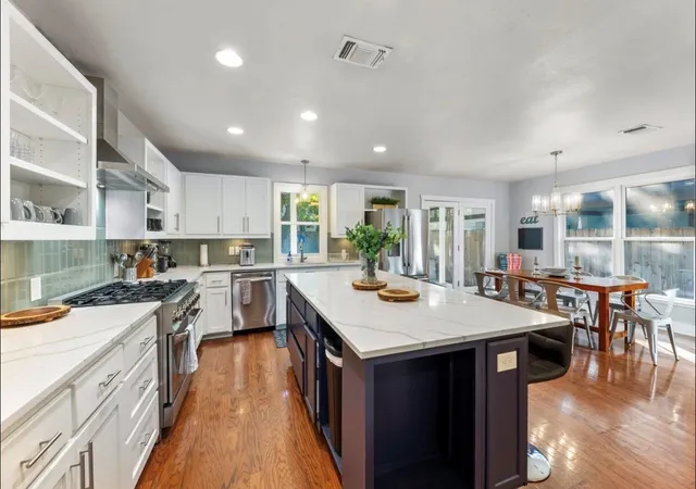 Photo 2 of Single family home for sale at 611 W Johanna St, Austin, TX 78704 | MLS# 5386770 | Listing updated on 2026-10-28