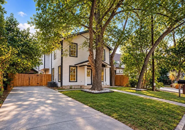 Photo 1 of Single family home for sale at 611 W Johanna St, Austin, TX 78704 | MLS# 5386770 | Listing updated on 2026-10-28