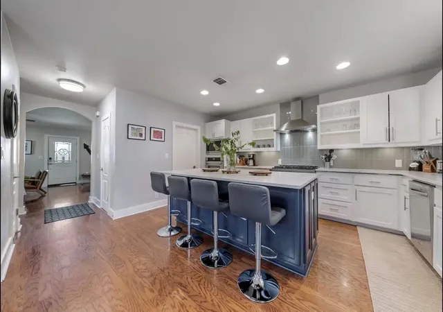 Photo 4 of Single family home for sale at 611 W Johanna St, Austin, TX 78704 | MLS# 5386770 | Listing updated on 2026-10-28