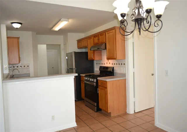 Photo 3 of Single family home for sale at 313 Estate Dr, Hutto, TX 78634 | MLS# 8773674 | Listing updated on 2026-10-29