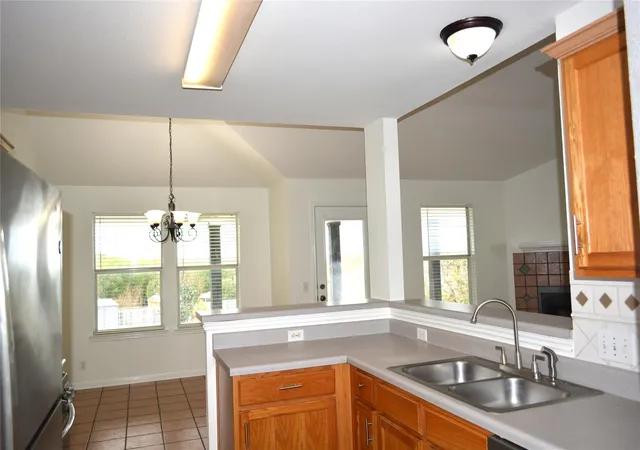 Photo 4 of Single family home for sale at 313 Estate Dr, Hutto, TX 78634 | MLS# 8773674 | Listing updated on 2026-10-29