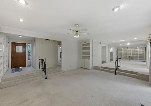 Photo 3 of Condo for sale at 32 Woodstone Sq, Austin, TX 78703 | MLS# 1120101 | Listing updated on 2026-10-29