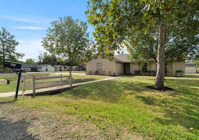 Photo 2 of Single family home for sale at 9601 Braeburn Gln, Austin, TX 78729 | MLS# 6314227 | Listing updated on 2026-10-28