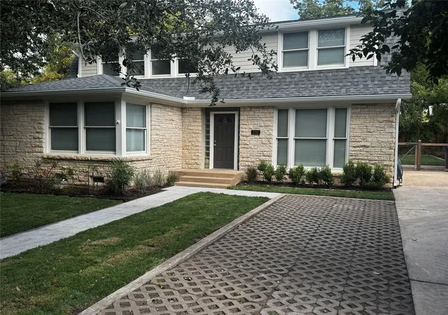 Photo 1 of Single family home for sale at 806 E 32nd Street, Austin, TX 78705 | MLS# 8771724 | Listing updated on 2026-10-29