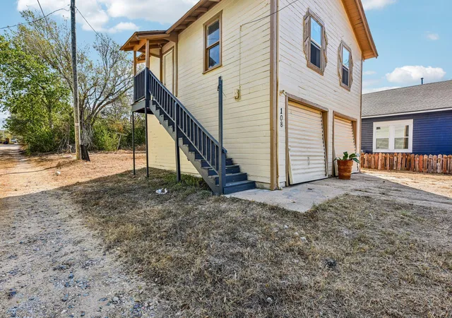 Photo 1 of Single family home for sale at 108 N Pear St, Rockdale, TX 76567 | MLS# 7423901 | Listing updated on 2026-10-30