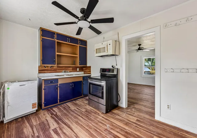 Photo 2 of Single family home for sale at 108 N Pear St, Rockdale, TX 76567 | MLS# 7423901 | Listing updated on 2026-10-30