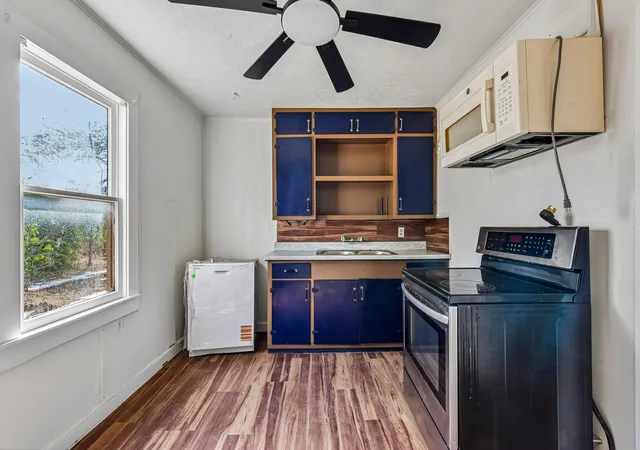 Photo 3 of Single family home for sale at 108 N Pear St, Rockdale, TX 76567 | MLS# 7423901 | Listing updated on 2026-10-30