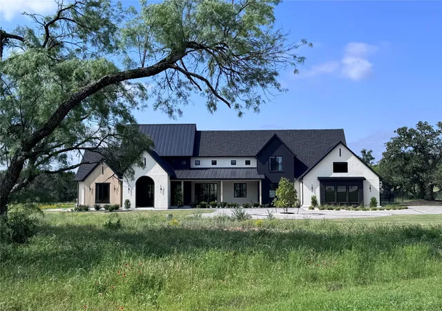 Single family home for sale at 250 Hawthorne Ln, Spicewood, TX 78669 | MLS# 3904972