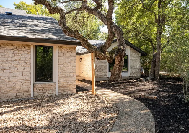Photo 2 of Single family home for sale at 10907 Spicewood Pkwy, Austin, TX 78750 | MLS# 3917519 | Listing updated on 2026-10-28