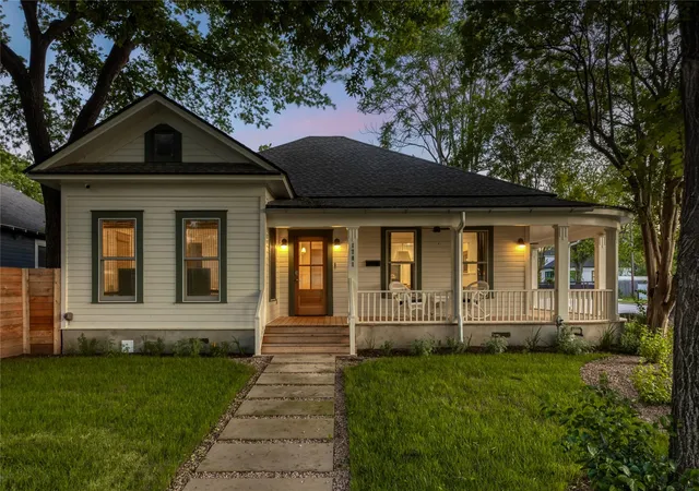Photo 1 of Single family home for sale at 1701 Willow St, Austin, TX 78702 | MLS# 4356060 | Listing updated on 2026-10-29
