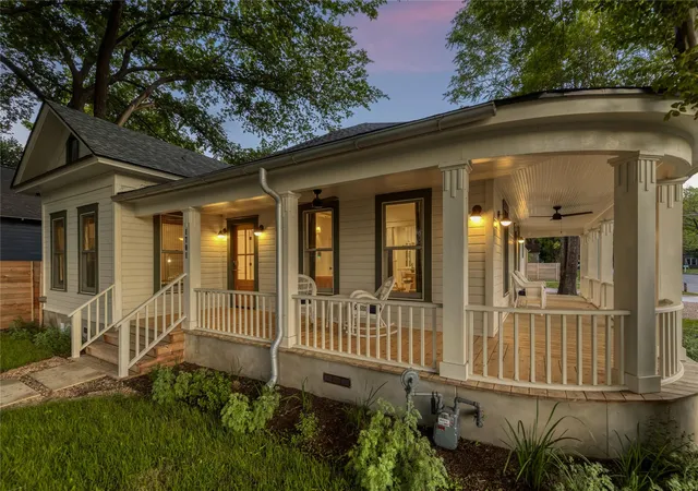 Photo 3 of Single family home for sale at 1701 Willow St, Austin, TX 78702 | MLS# 4356060 | Listing updated on 2026-10-29