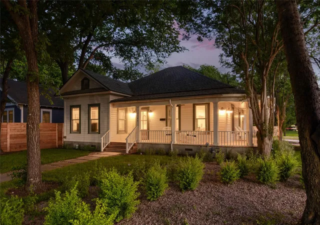 Photo 4 of Single family home for sale at 1701 Willow St, Austin, TX 78702 | MLS# 4356060 | Listing updated on 2026-10-29