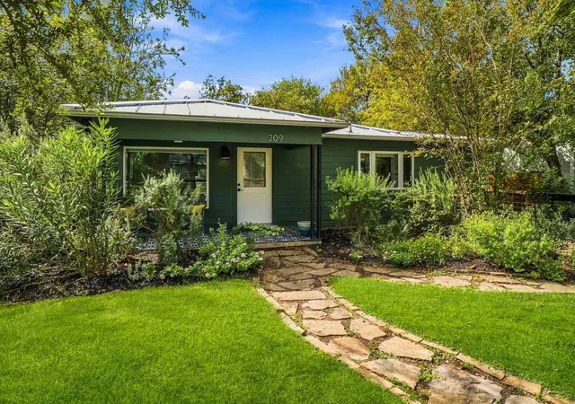 Photo 1 of Single family home for sale at 209 Nelray Blvd, Austin, TX 78751 | MLS# 2072689 | Listing updated on 2026-10-29