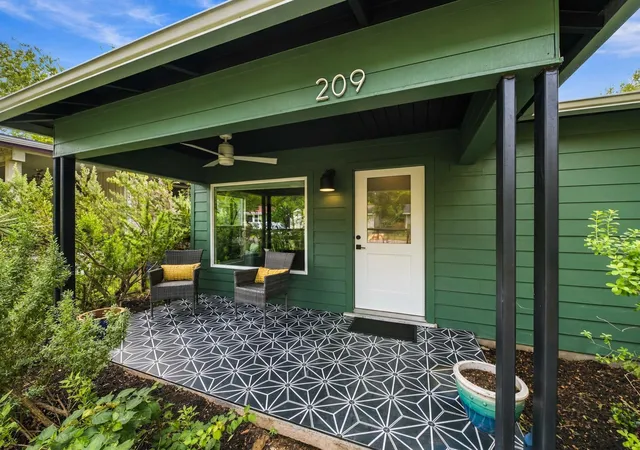 Photo 1 of Single family home for sale at 209 Nelray Blvd, Austin, TX 78751 | MLS# 2072689 | Listing updated on 2026-10-30