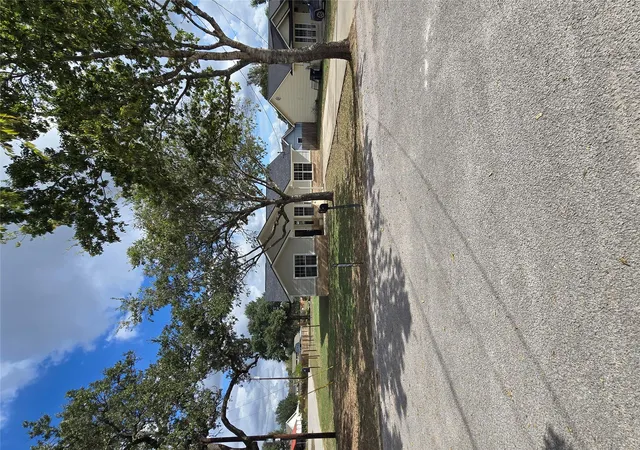 Photo 2 of Single family home for sale at 101 Live Oak Cir, Bertram, TX 78605 | MLS# 2319213 | Listing updated on 2026-10-28