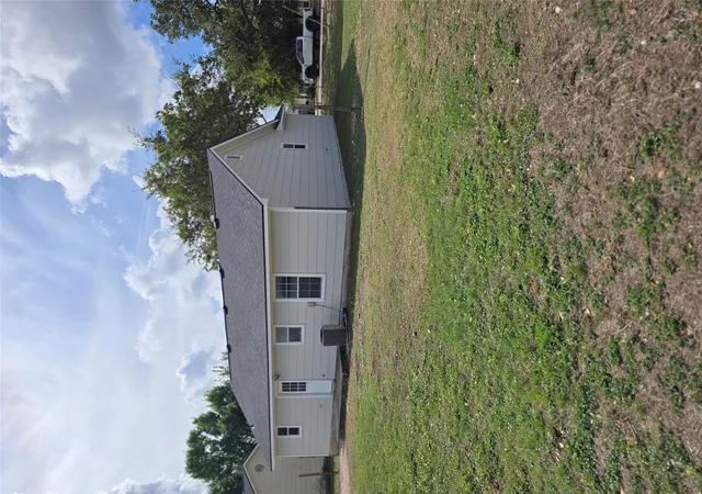 Photo 4 of Single family home for sale at 101 Live Oak Cir, Bertram, TX 78605 | MLS# 2319213 | Listing updated on 2026-10-28