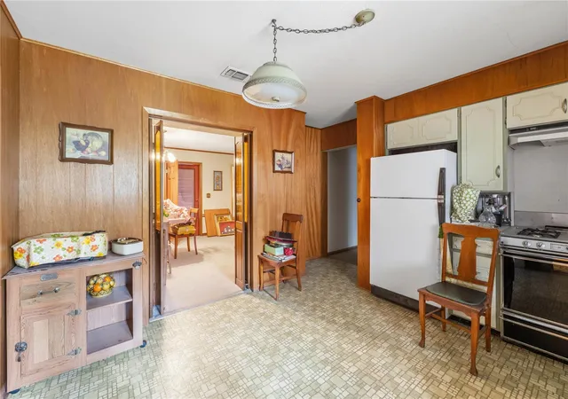 Photo 3 of Single family home for sale at 658 E Milam St, La Grange, TX 78945 | MLS# 8087714 | Listing updated on 2026-10-28