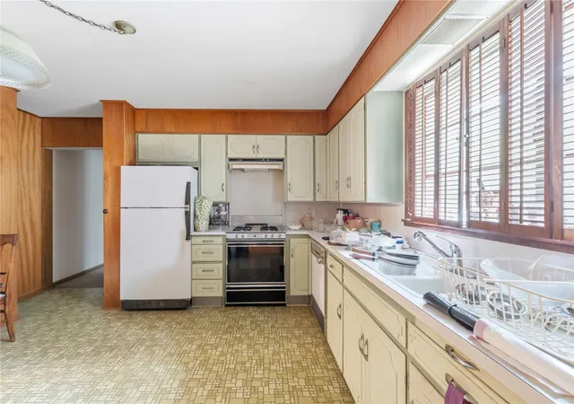 Photo 4 of Single family home for sale at 658 E Milam St, La Grange, TX 78945 | MLS# 8087714 | Listing updated on 2026-10-28