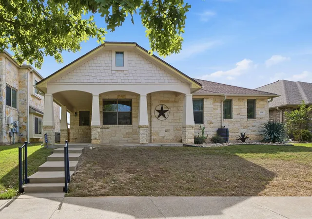 Single family home for sale at 209 Sycamore St, Georgetown, TX 78633 | MLS# 2373717