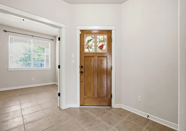 Photo 4 of Single family home for sale at 209 Sycamore St, Georgetown, TX 78633 | MLS# 2373717 | Listing updated on 2026-10-29