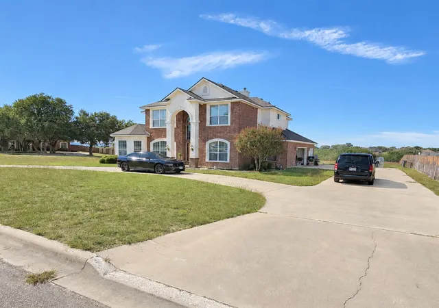 Photo 2 of Single family home for sale at 3914 Walden Crk Xing, Harker Heights, TX 76548 | MLS# 5009616 | Listing updated on 2026-10-29