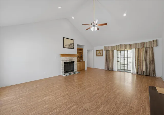 Photo 1 of Single family home for sale at 949 N Horton St, La Grange, TX 78945 | MLS# 9096003 | Listing updated on 2026-10-30