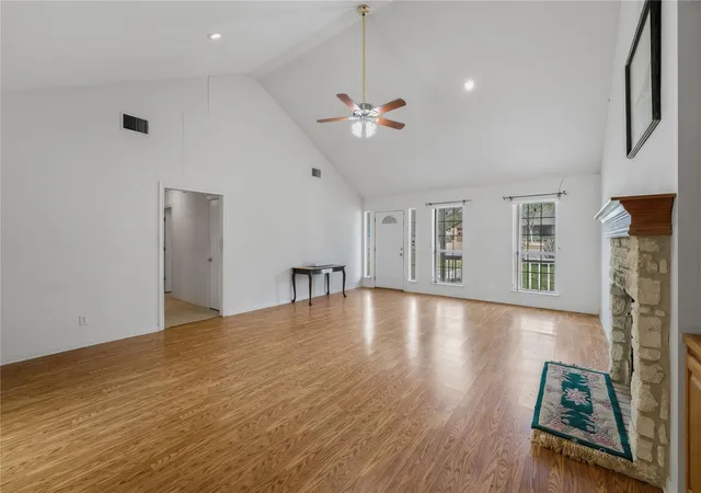 Photo 2 of Single family home for sale at 949 N Horton St, La Grange, TX 78945 | MLS# 9096003 | Listing updated on 2026-10-30