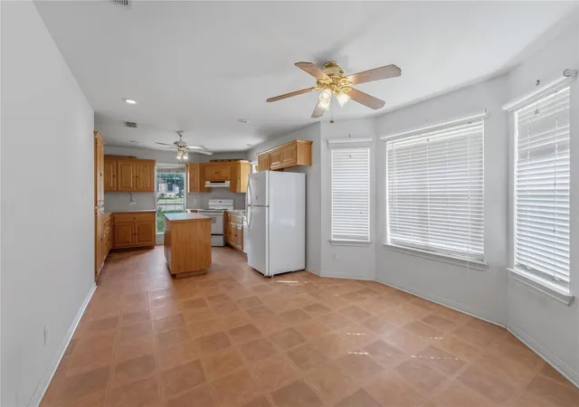 Photo 4 of Single family home for sale at 949 N Horton St, La Grange, TX 78945 | MLS# 9096003 | Listing updated on 2026-10-30