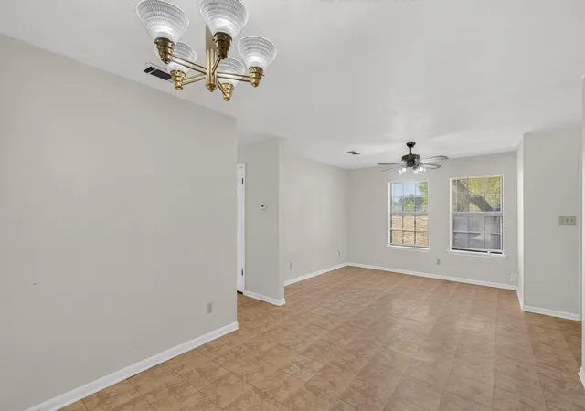 Photo 4 of House for sale at 900 Crockett St, Lockhart, TX 78644 | MLS# 4844774 | Listing updated on 2026-10-29
