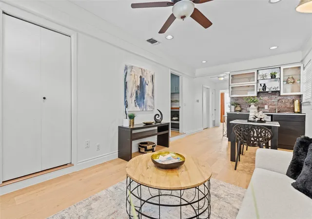 Photo 4 of Single family home for sale at 8504 Contour Dr, Austin, TX 78757 | MLS# 5316606 | Listing updated on 2026-10-29