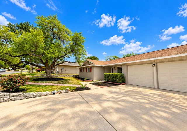 Photo 4 of Single family home for sale at 14106 Short Horn Dr, San Antonio, TX 78247 | MLS# 4721520 | Listing updated on 2026-10-29