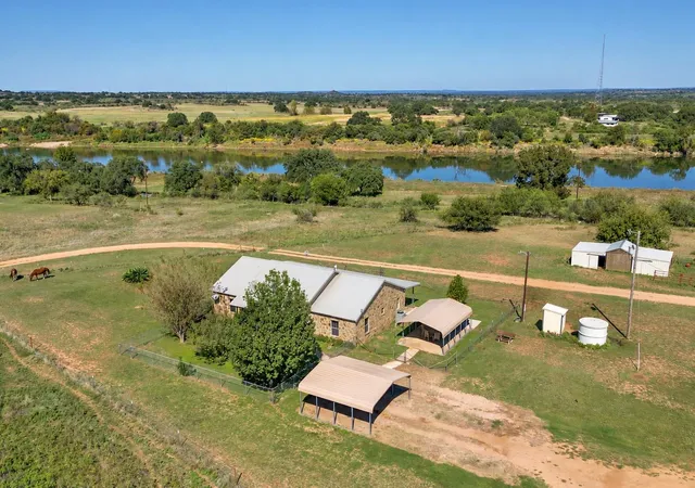 Photo 2 of House for sale at 1701 Ranch Rd 152 W, Llano, TX 78643 | MLS# 9335295 | Listing updated on 2026-10-29
