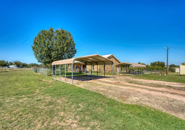 Photo 4 of House for sale at 1701 Ranch Rd 152 W, Llano, TX 78643 | MLS# 9335295 | Listing updated on 2026-10-29