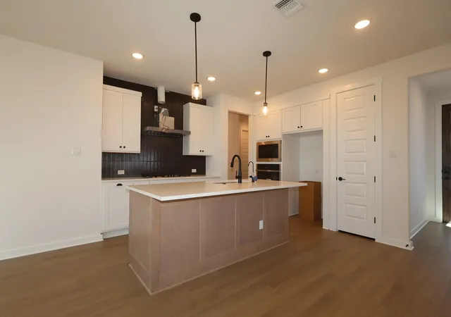 Photo 3 of Single family home for sale at 278 Bloomington Loop, Hutto, TX 78634 | MLS# 3157383 | Listing updated on 2026-10-29