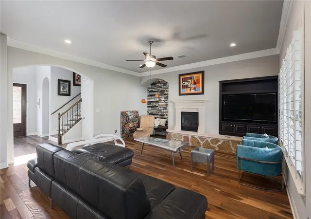 Photo 3 of Single family home for sale at 304 Duffy Ln, Austin, TX 78738 | MLS# 9532485 | Listing updated on 2026-10-30