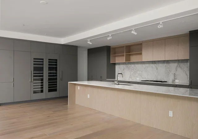Photo 4 of Condo for sale at 1006 Baylor St #304, Austin, TX 78703 | MLS# 4811877 | Listing updated on 2026-10-30