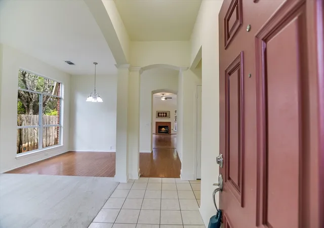 Photo 4 of Single family home for sale at 4920 Calhoun Cyn Loop, Austin, TX 78735 | MLS# 2448648 | Listing updated on 2026-10-30