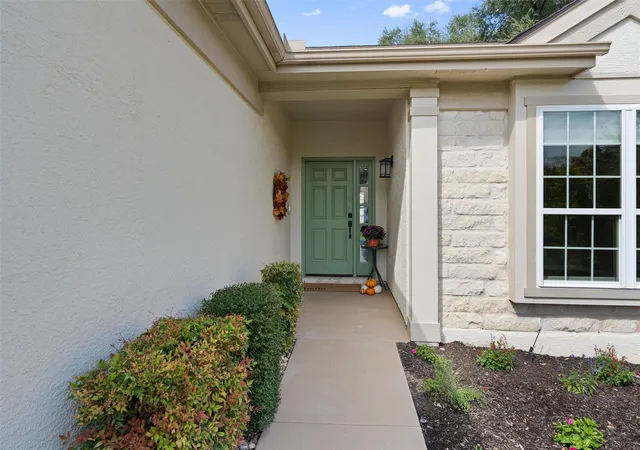 Photo 2 of Single family home for sale at 305 Rosecliff Dr, Georgetown, TX 78633 | MLS# 7132885 | Listing updated on 2026-10-31