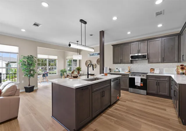 Photo 4 of Single family home for sale at 305 Rosecliff Dr, Georgetown, TX 78633 | MLS# 7132885 | Listing updated on 2026-10-31
