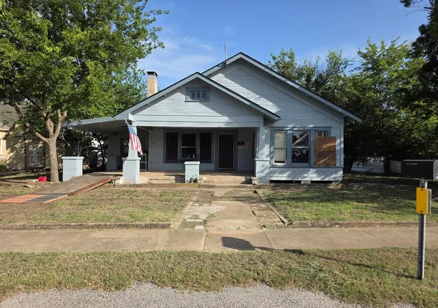 Photo 1 of Single family home for sale at 311 W Main St, Lometa, TX 76853 | MLS# 6156307 | Listing updated on 2026-10-30
