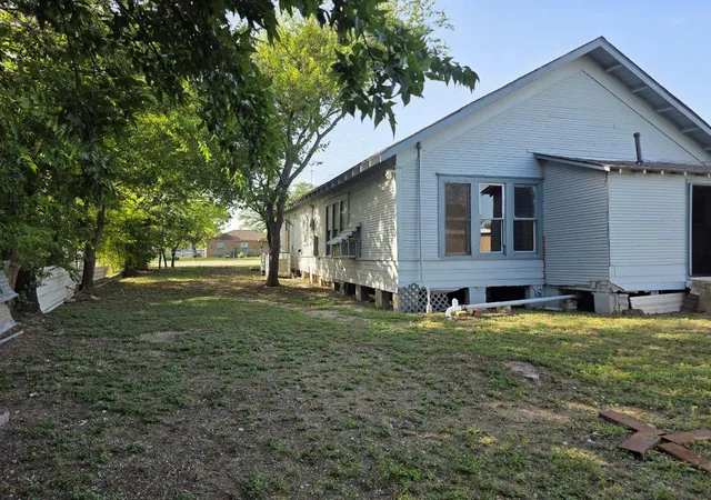 Photo 2 of Single family home for sale at 311 W Main St, Lometa, TX 76853 | MLS# 6156307 | Listing updated on 2026-10-30