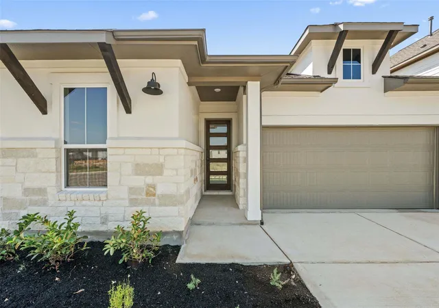 Photo 3 of Single family home for sale at 604 Lariat Loop, Liberty Hill, TX 78642 | MLS# 9627536 | Listing updated on 2026-10-30