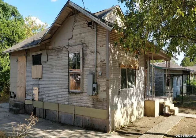 Photo 2 of Single family home for sale at 806 S San Dario Ave, San Antonio, TX 78228 | MLS# 1525381 | Listing updated on 2026-03-30