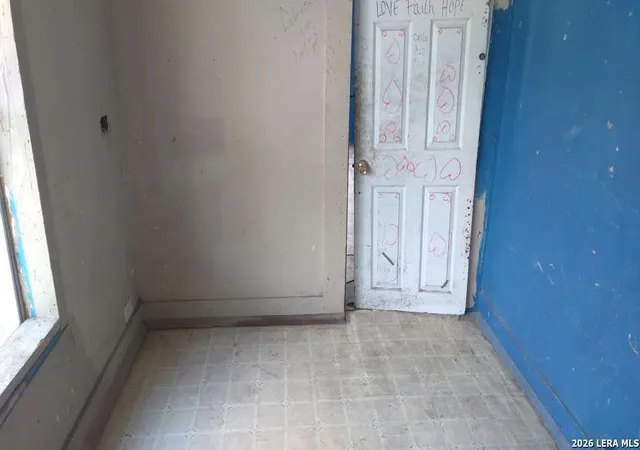 Photo 4 of Single family home for sale at 806 S San Dario Ave, San Antonio, TX 78228 | MLS# 1525381 | Listing updated on 2026-03-30