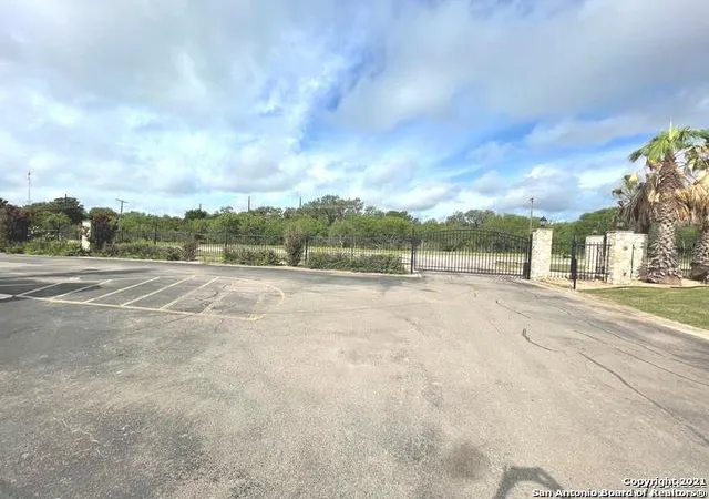 Photo 4 of Sale Pending at 104 Sutton Pl Lot #4, Uvalde, TX 78801 | MLS# 1533955 | Listing updated on 2025-12-17