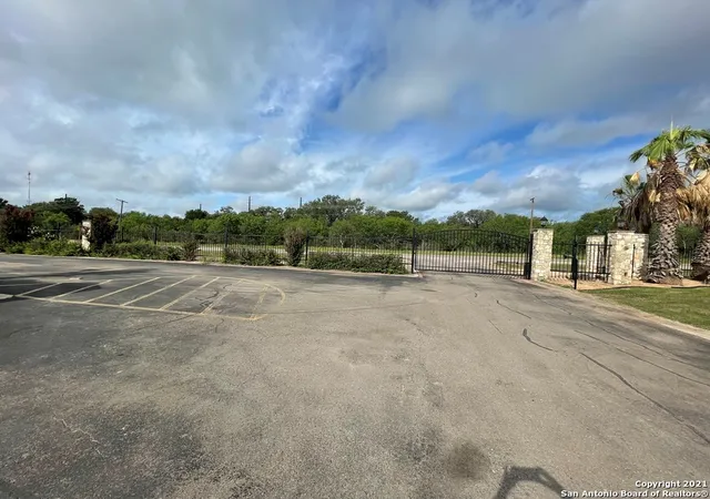 Photo 4 of Sale Pending at 111 Sutton Pl Lot 11, Uvalde, TX 78801 | MLS# 1533958 | Listing updated on 2025-12-17