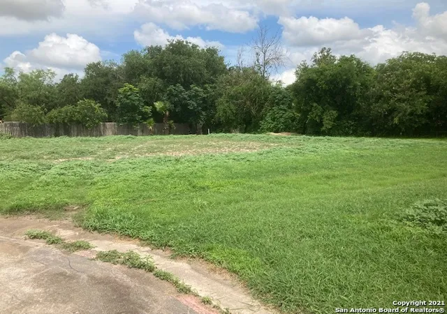 Photo 4 of Sale Pending at 113 Sutton Pl Lot #12, Uvalde, TX 78801 | MLS# 1533959 | Listing updated on 2025-12-17