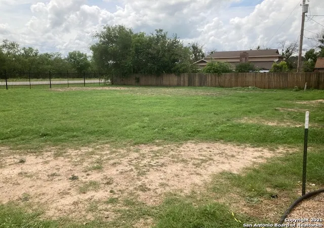 Photo 1 of Sale Pending at 139 Sutton Pl Lot #30, Uvalde, TX 78801 | MLS# 1533966 | Listing updated on 2025-12-17