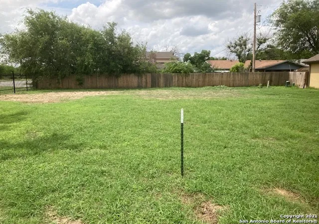 Photo 4 of Sale Pending at 139 Sutton Pl Lot #30, Uvalde, TX 78801 | MLS# 1533966 | Listing updated on 2025-12-17